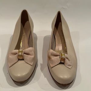 Vintage Ferragamo Small heel ballet flat